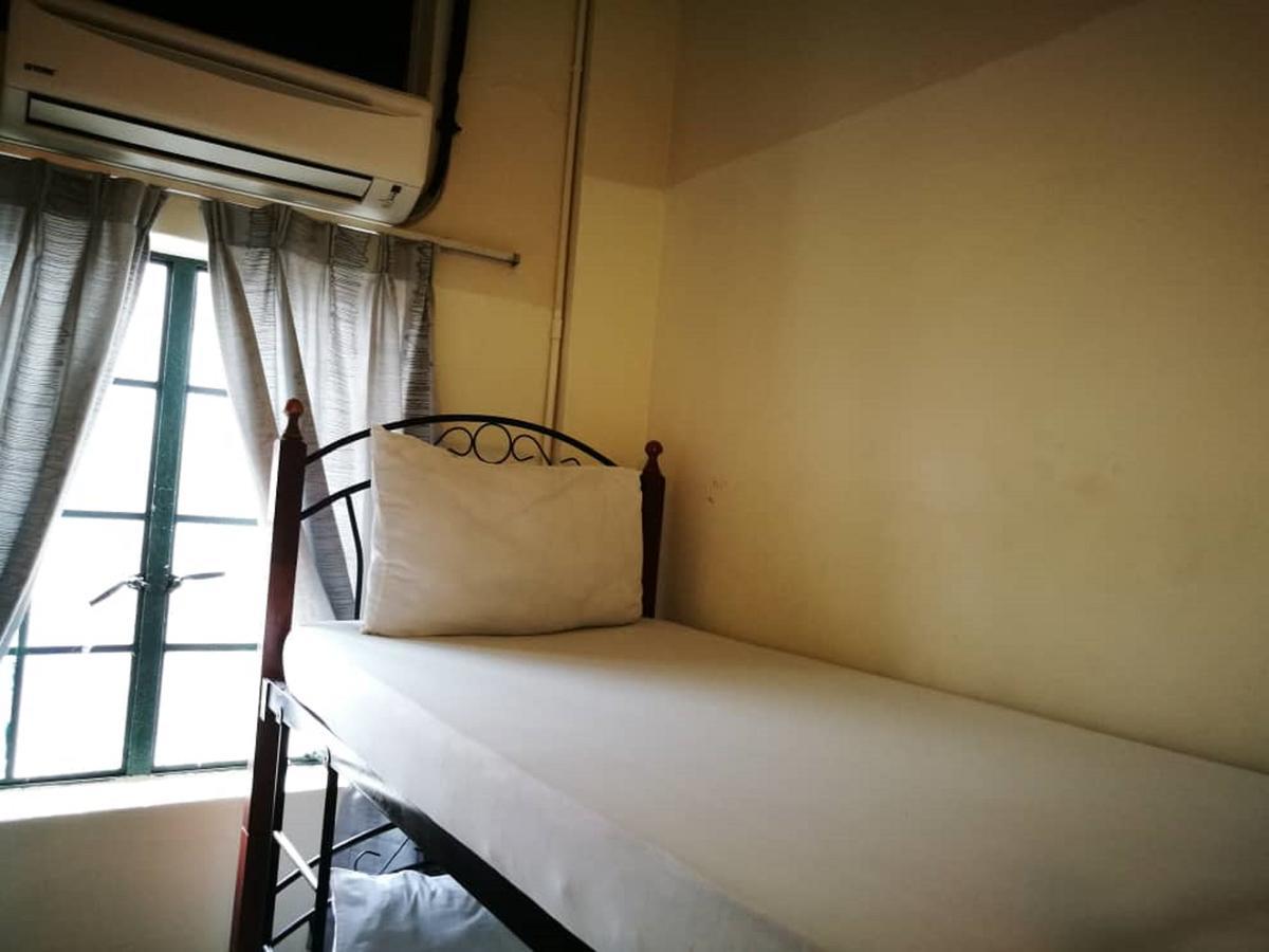 Grocer'S Inn Backpackers Guesthouse Kuala Lumpur Exterior photo